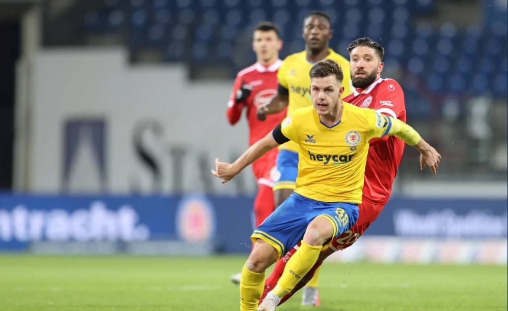 下表现的肯 下表现的肯