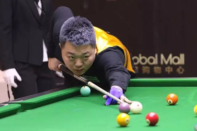 队在攻防两 队在攻防两